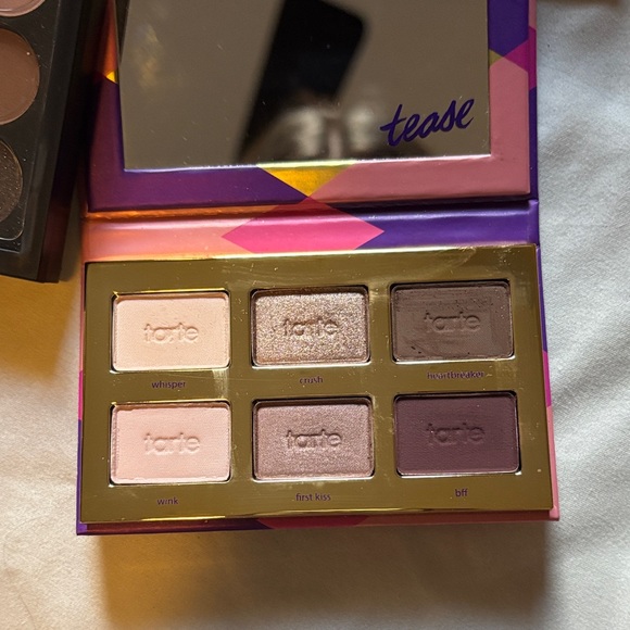 MAC Cosmetics Eyeshadow Palette - Vibrant Shades - Picture 4 of 4